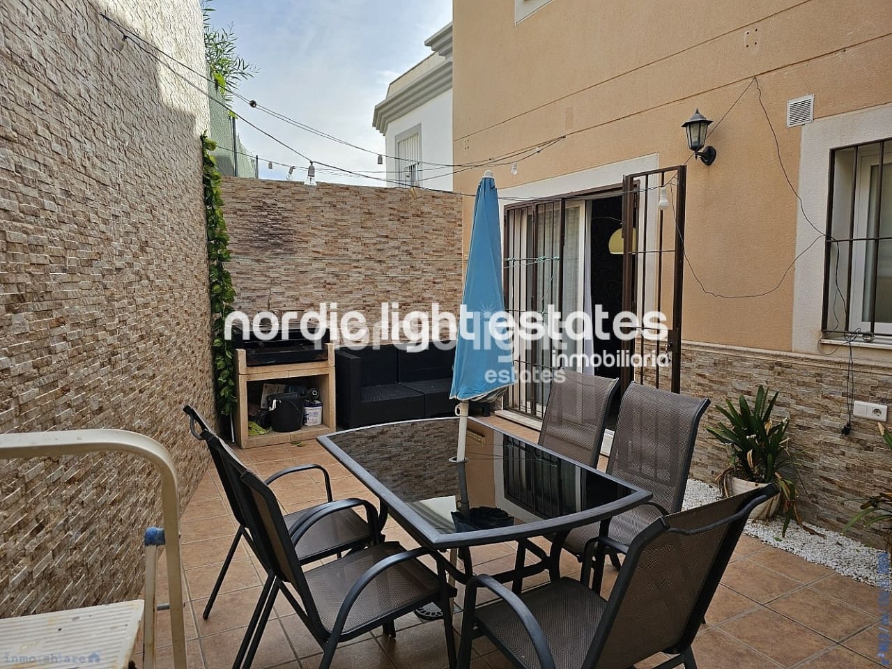 3 soveværelse Semi-Rækkehus til salg i Velez-Malaga med swimmingpool garage - € 280.000 (Ref: 8426850)