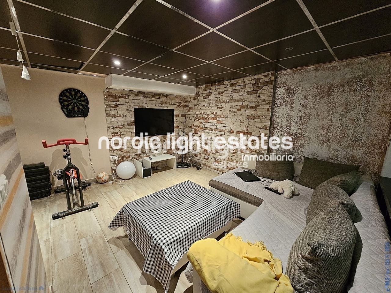 3 soveværelse Semi-Rækkehus til salg i Velez-Malaga med swimmingpool garage - € 280.000 (Ref: 8426850)