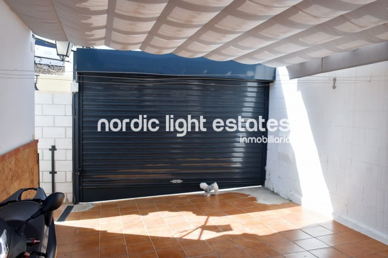 3 bedroom Villa for sale in Nerja with pool garage - € 610,000 (Ref: 8436060)