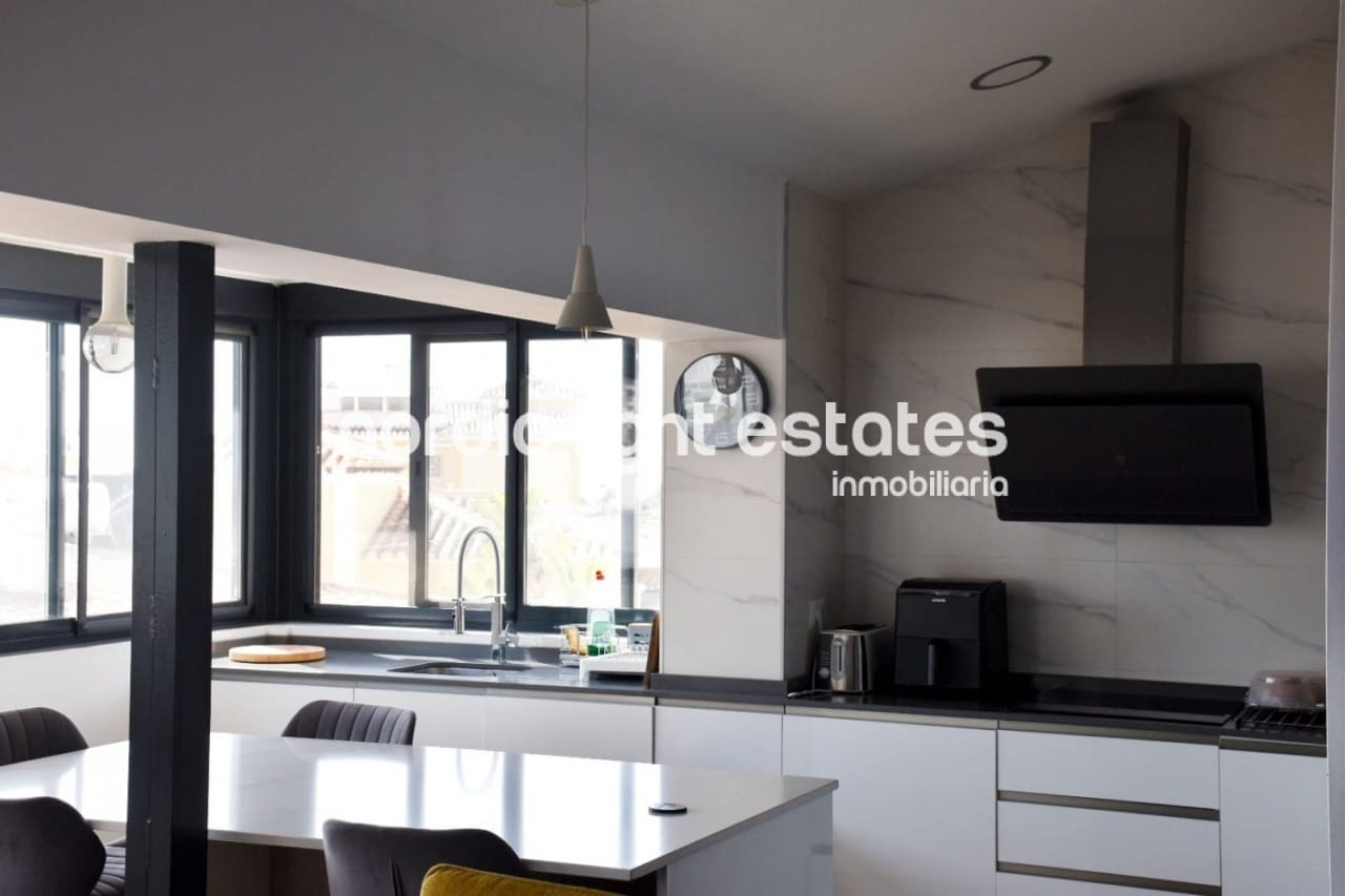 3 bedroom Villa for sale in Nerja with pool garage - € 610,000 (Ref: 8436060)