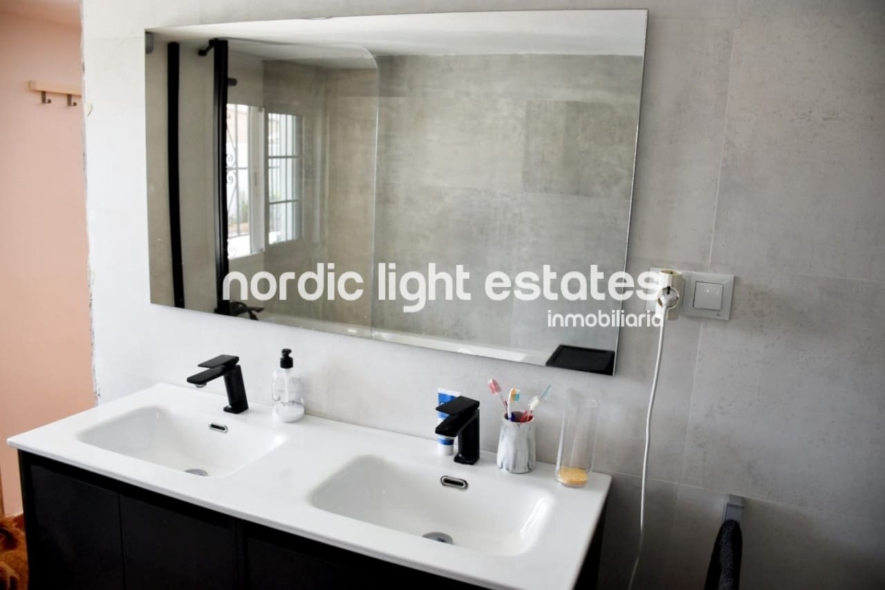 3 bedroom Villa for sale in Nerja with pool garage - € 610,000 (Ref: 8436060)