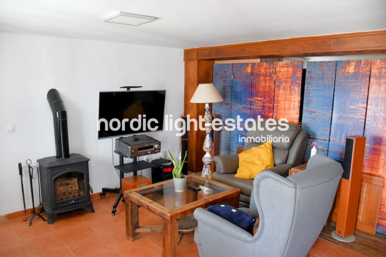 3 bedroom Villa for sale in Nerja with pool garage - € 610,000 (Ref: 8436060)