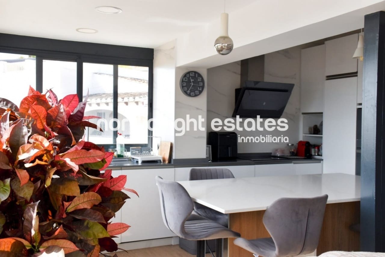 3 bedroom Villa for sale in Nerja with pool garage - € 610,000 (Ref: 8436060)