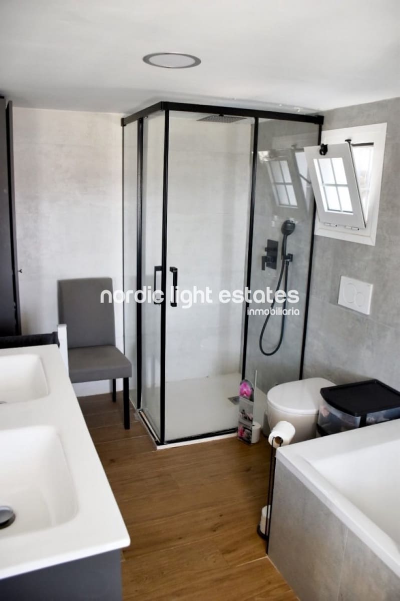 3 bedroom Villa for sale in Nerja with pool garage - € 610,000 (Ref: 8436060)