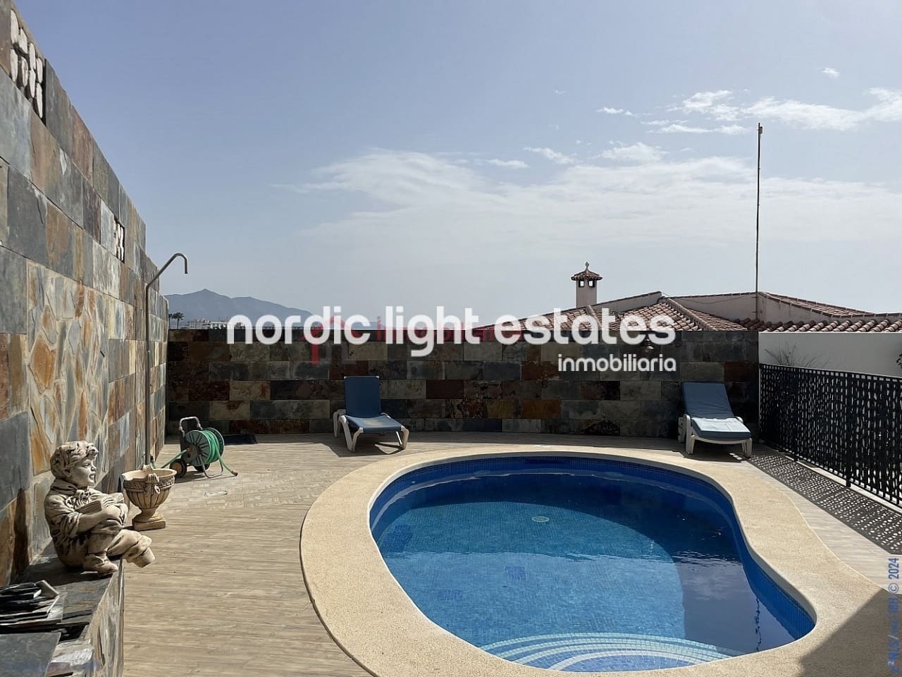 3 bedroom Villa for sale in Nerja with pool garage - € 610,000 (Ref: 8436060)