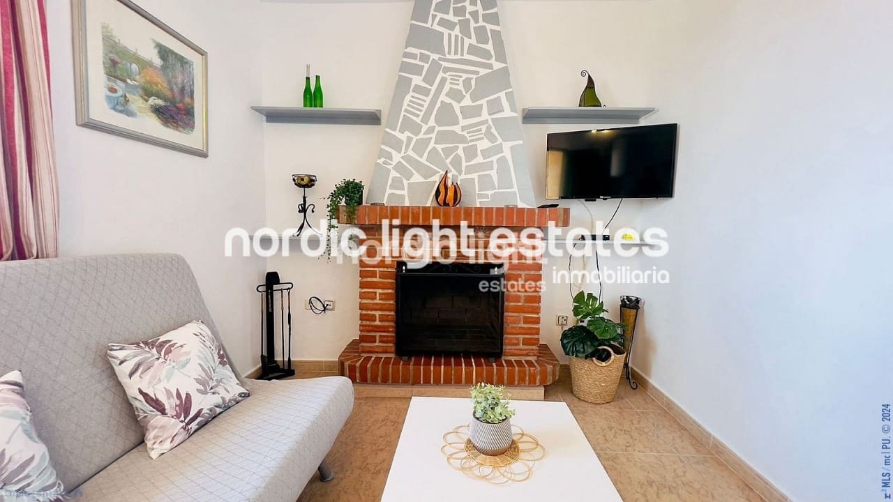 2 soveværelse Villa til salg i Torrox med swimmingpool - € 260.000 (Ref: 8458803)