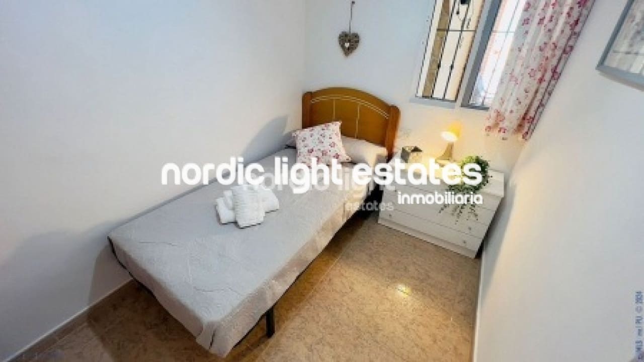 2 soveværelse Villa til salg i Torrox med swimmingpool - € 260.000 (Ref: 8458803)