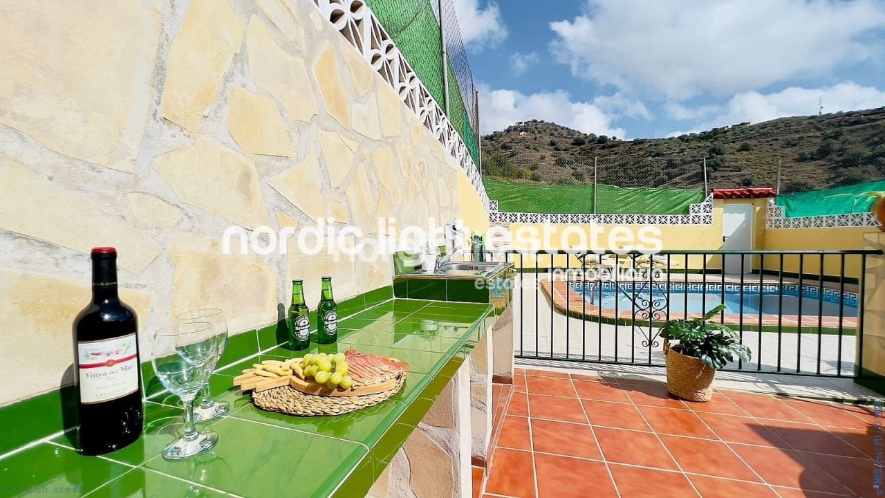 2 soveværelse Villa til salg i Torrox med swimmingpool - € 260.000 (Ref: 8458803)