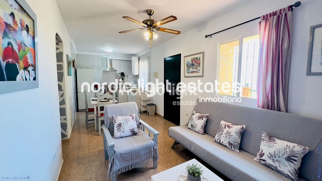 2 soveværelse Villa til salg i Torrox med swimmingpool - € 260.000 (Ref: 8458803)