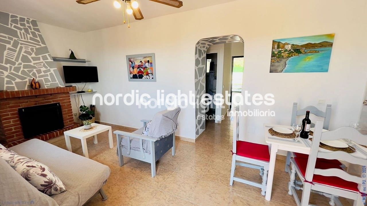 2 soveværelse Villa til salg i Torrox med swimmingpool - € 260.000 (Ref: 8458803)