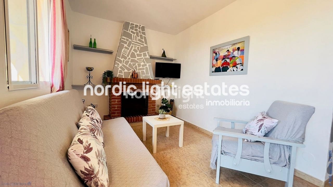 2 soveværelse Villa til salg i Torrox med swimmingpool - € 260.000 (Ref: 8458803)