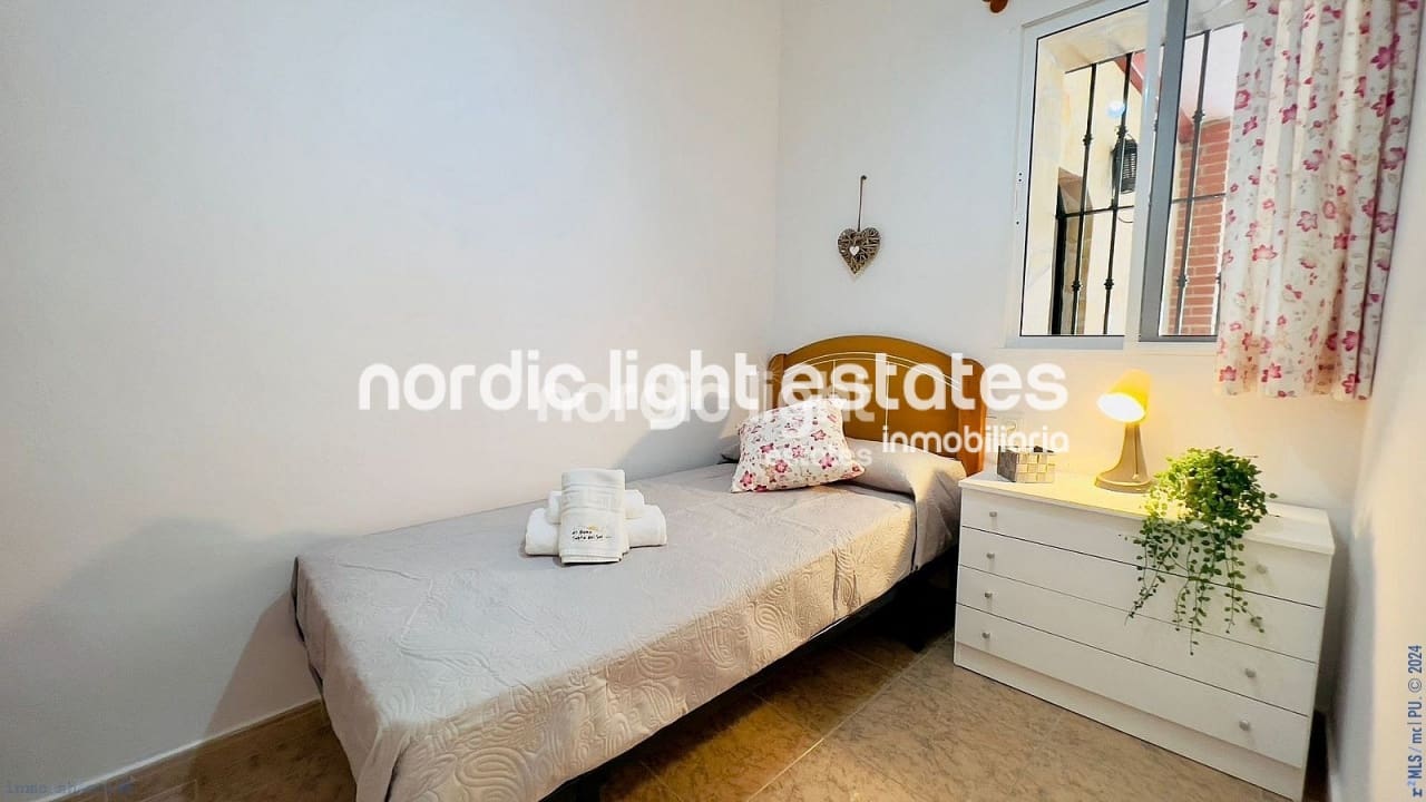 2 soveværelse Villa til salg i Torrox med swimmingpool - € 260.000 (Ref: 8458803)