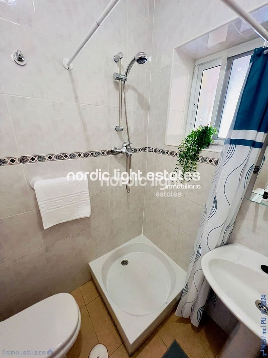 2 soveværelse Villa til salg i Torrox med swimmingpool - € 260.000 (Ref: 8458803)