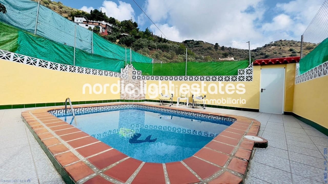 2 soveværelse Villa til salg i Torrox med swimmingpool - € 260.000 (Ref: 8458803)