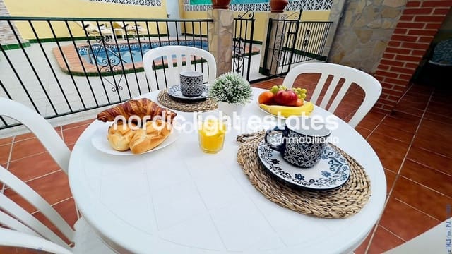 2 soveværelse Villa til salg i Torrox med swimmingpool - € 260.000 (Ref: 8458803)