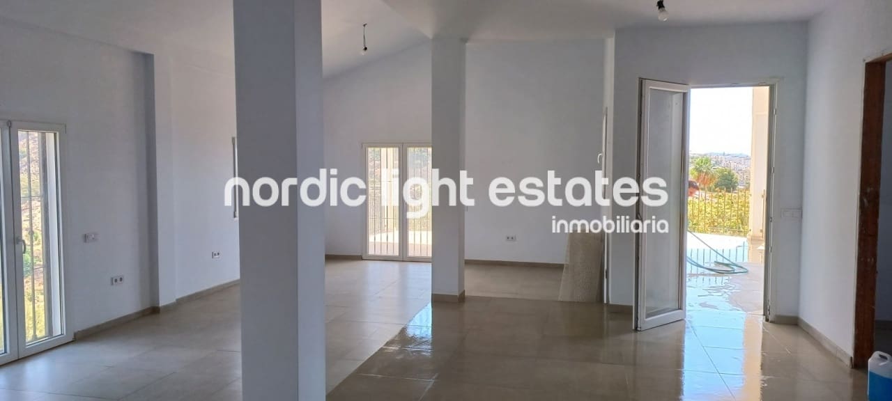 3 slaapkamer Villa te koop in Frigiliana met zwembad - € 676.000 (Ref: 8458942)