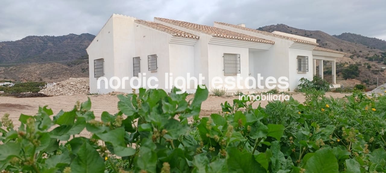 3 slaapkamer Villa te koop in Frigiliana met zwembad - € 676.000 (Ref: 8458942)