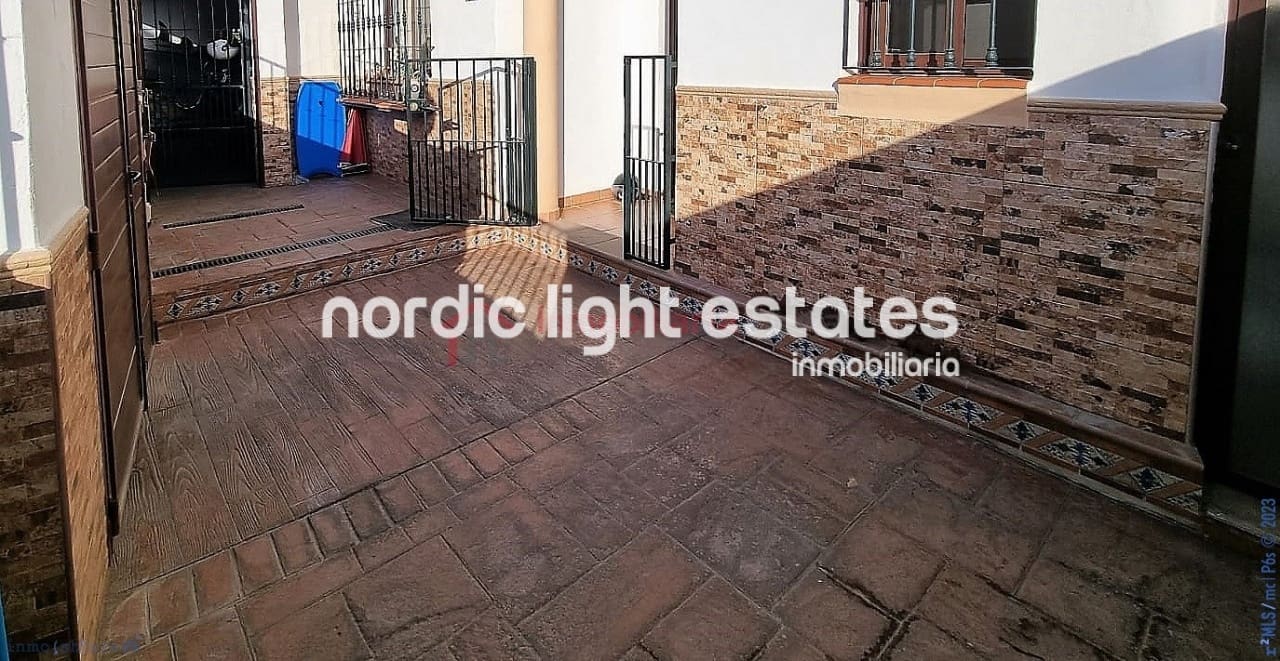 5 soveværelse Semi-Rækkehus til salg i Torrox-Costa med garage - € 465.000 (Ref: 8469086)