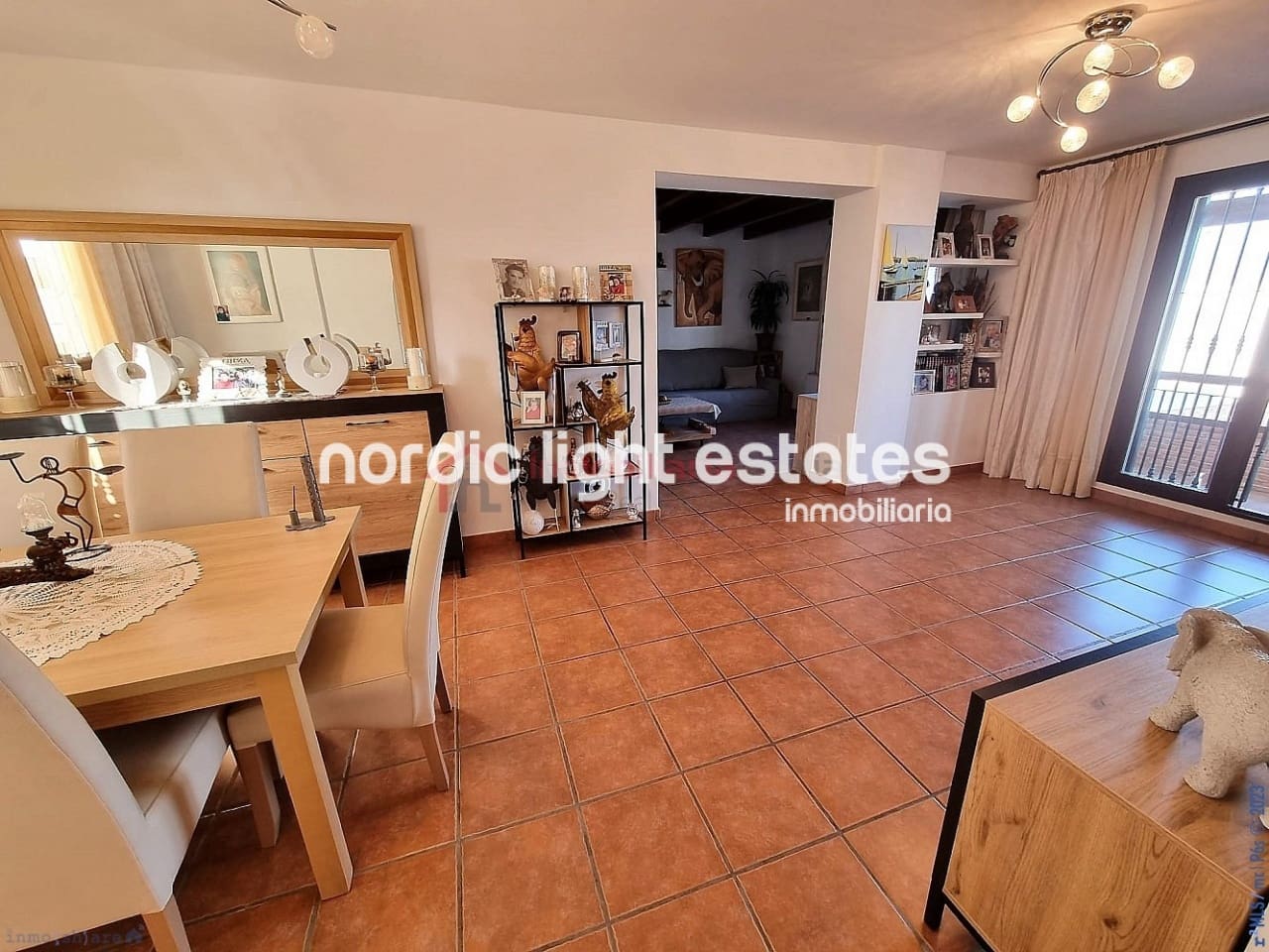 5 soveværelse Semi-Rækkehus til salg i Torrox-Costa med garage - € 465.000 (Ref: 8469086)