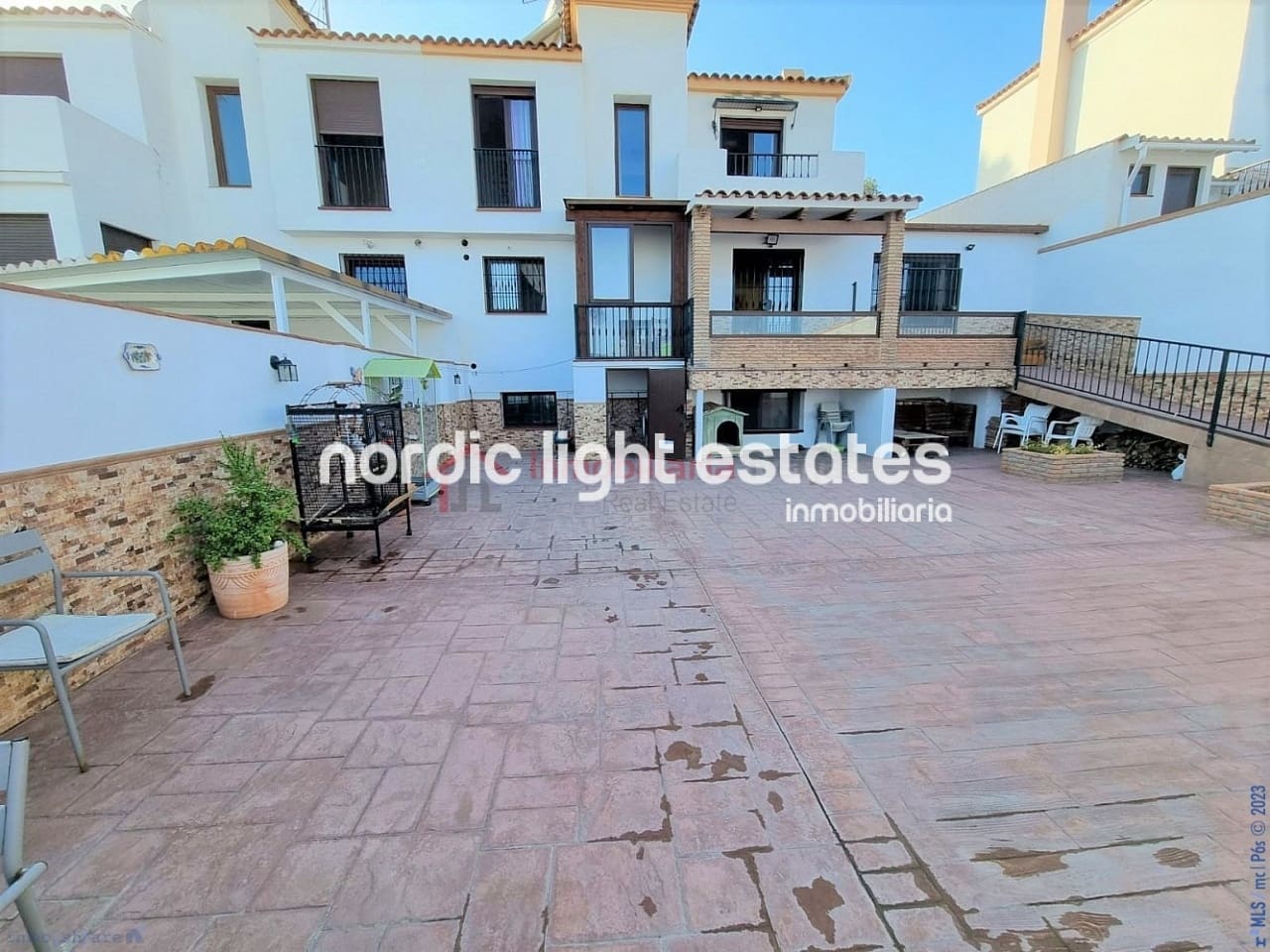 5 soveværelse Semi-Rækkehus til salg i Torrox-Costa med garage - € 465.000 (Ref: 8469086)