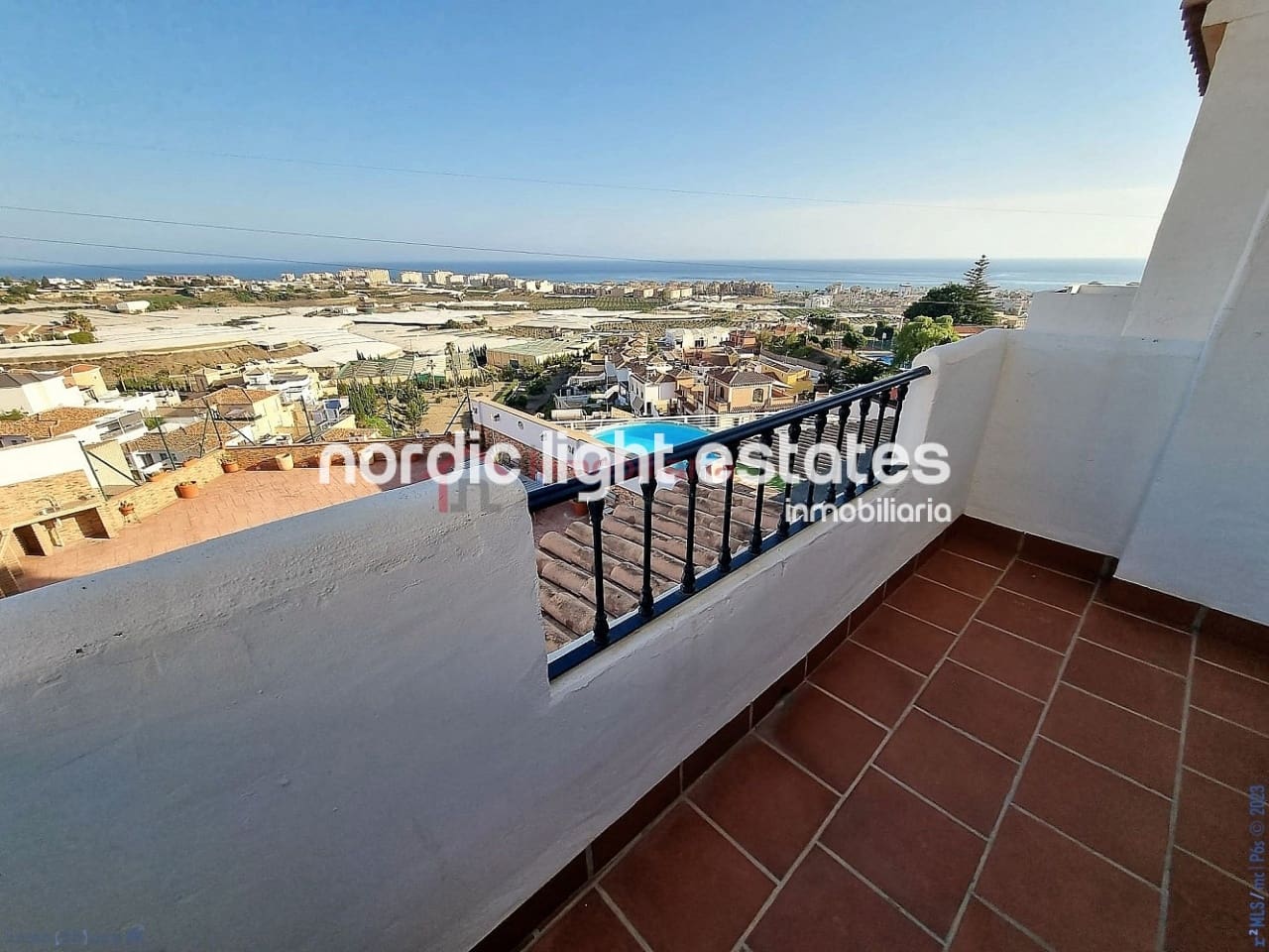 5 soveværelse Semi-Rækkehus til salg i Torrox-Costa med garage - € 465.000 (Ref: 8469086)