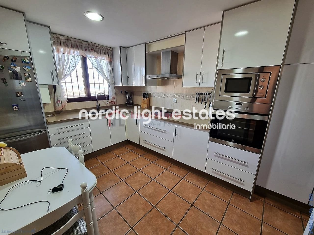 5 soveværelse Semi-Rækkehus til salg i Torrox-Costa med garage - € 465.000 (Ref: 8469086)