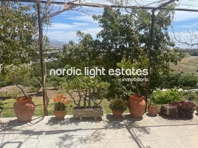 10 soveværelse Villa til salg i Torre del Mar, Vélez-Málaga med swimmingpool garage - € 425.000 (Ref: 8481328)