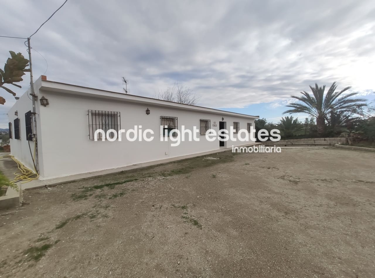 10 soveværelse Villa til salg i Torre del Mar med swimmingpool garage - € 425.000 (Ref: 8481328)