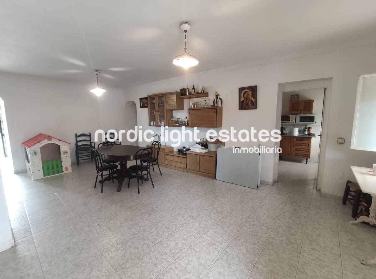 10 soveværelse Villa til salg i Torre del Mar med swimmingpool garage - € 425.000 (Ref: 8481328)