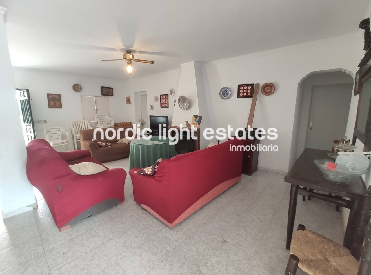 10 soveværelse Villa til salg i Torre del Mar med swimmingpool garage - € 425.000 (Ref: 8481328)