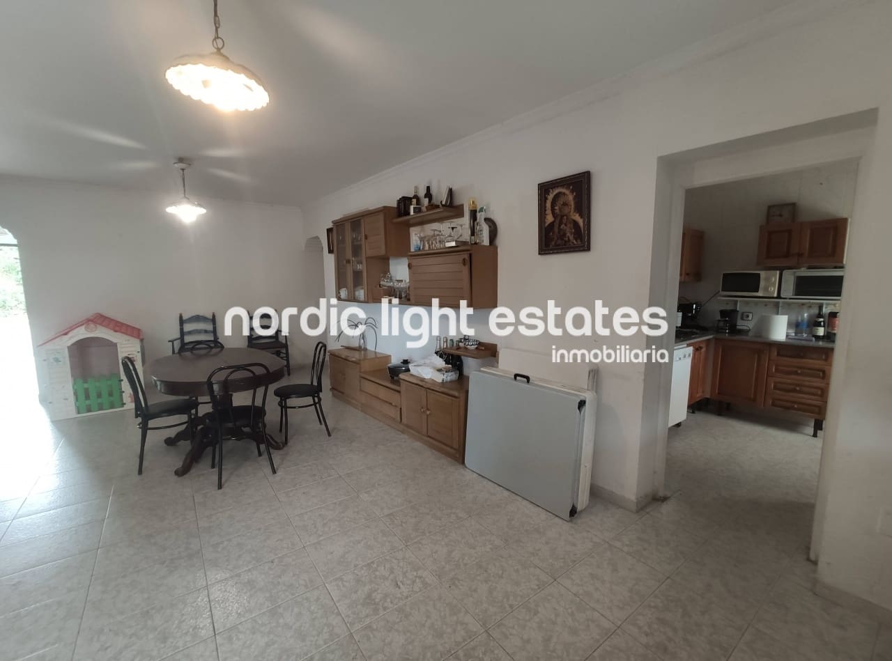 10 soveværelse Villa til salg i Torre del Mar med swimmingpool garage - € 425.000 (Ref: 8481328)