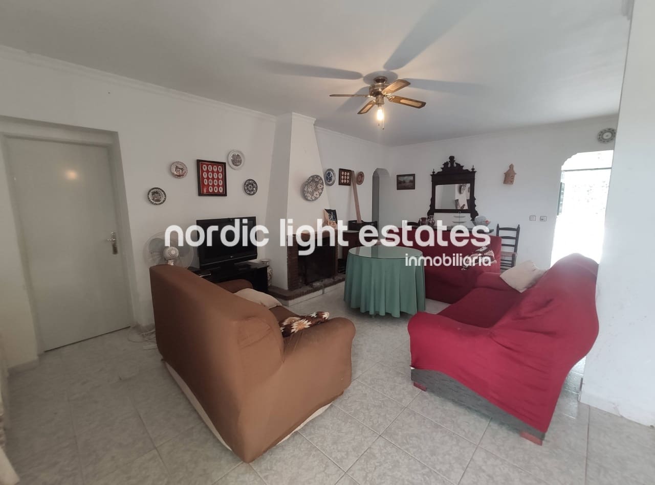 10 soveværelse Villa til salg i Torre del Mar med swimmingpool garage - € 425.000 (Ref: 8481328)