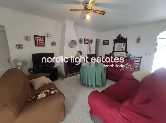 10 soveværelse Villa til salg i Torre del Mar, Vélez-Málaga med swimmingpool garage - € 425.000 (Ref: 8481328)