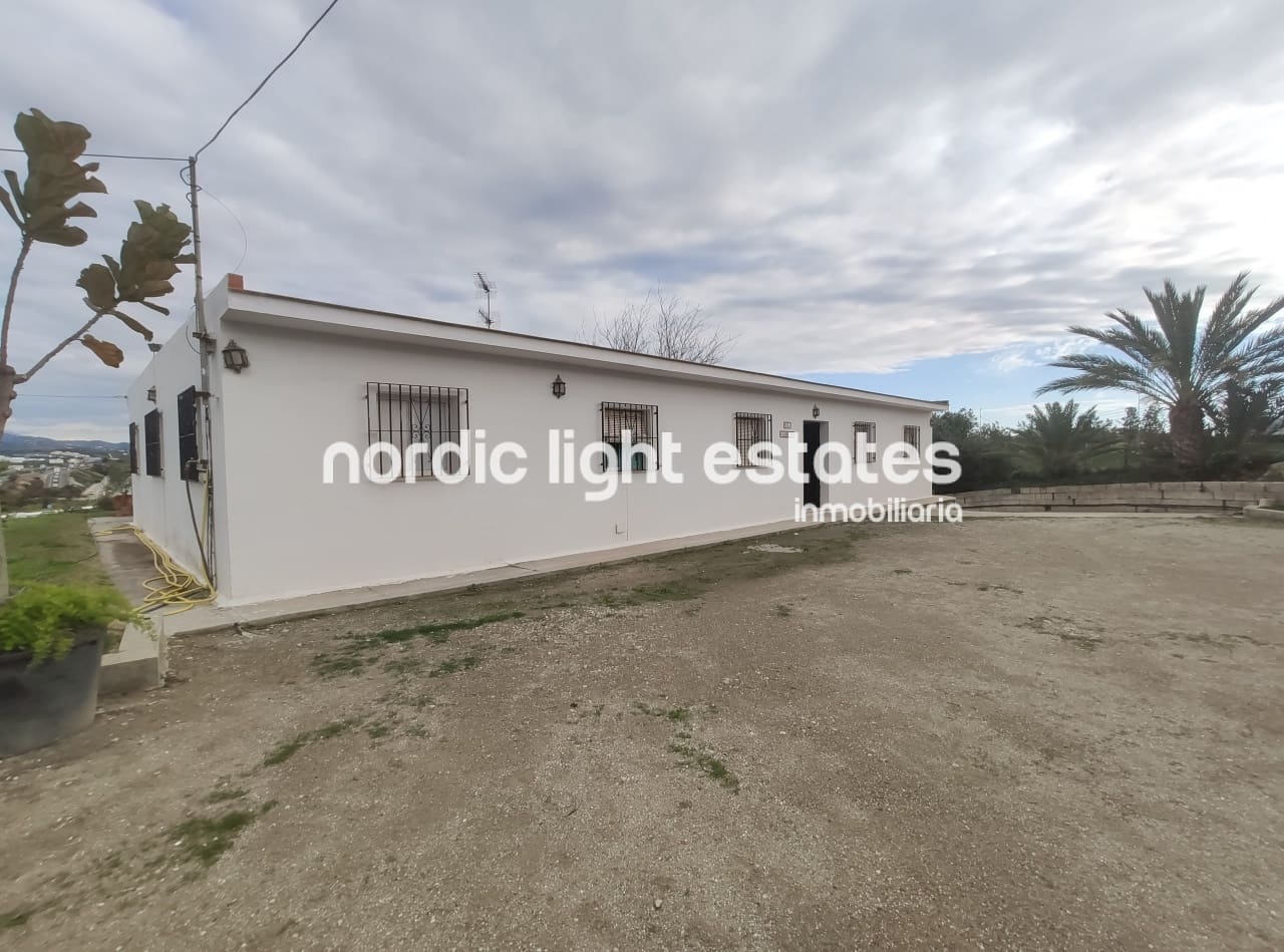 10 soveværelse Villa til salg i Torre del Mar med swimmingpool garage - € 425.000 (Ref: 8481328)