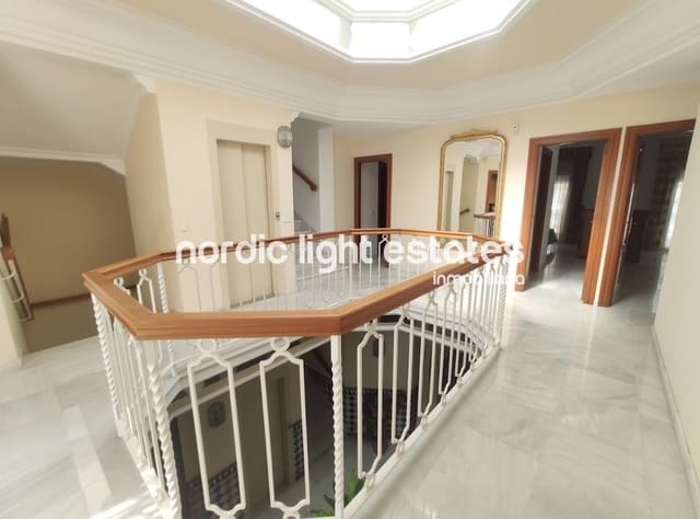 4 soveværelse Semi-Rækkehus til salg i Nerja - € 2.200.000 (Ref: 8500568)