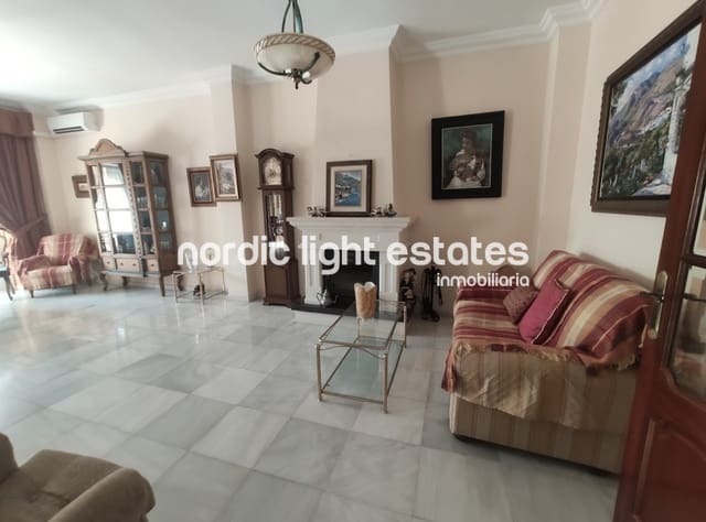 4 soveværelse Semi-Rækkehus til salg i Nerja - € 2.200.000 (Ref: 8500568)