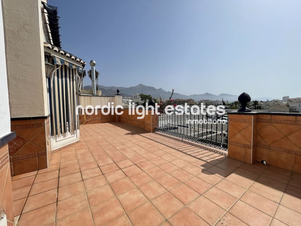 4 soveværelse Semi-Rækkehus til salg i Nerja - € 2.200.000 (Ref: 8500568)