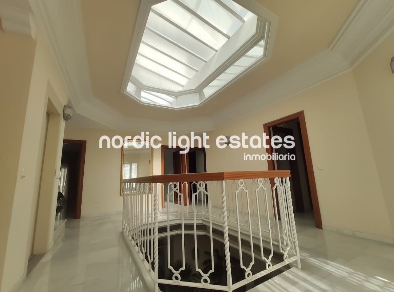 4 soveværelse Semi-Rækkehus til salg i Nerja - € 2.200.000 (Ref: 8500568)