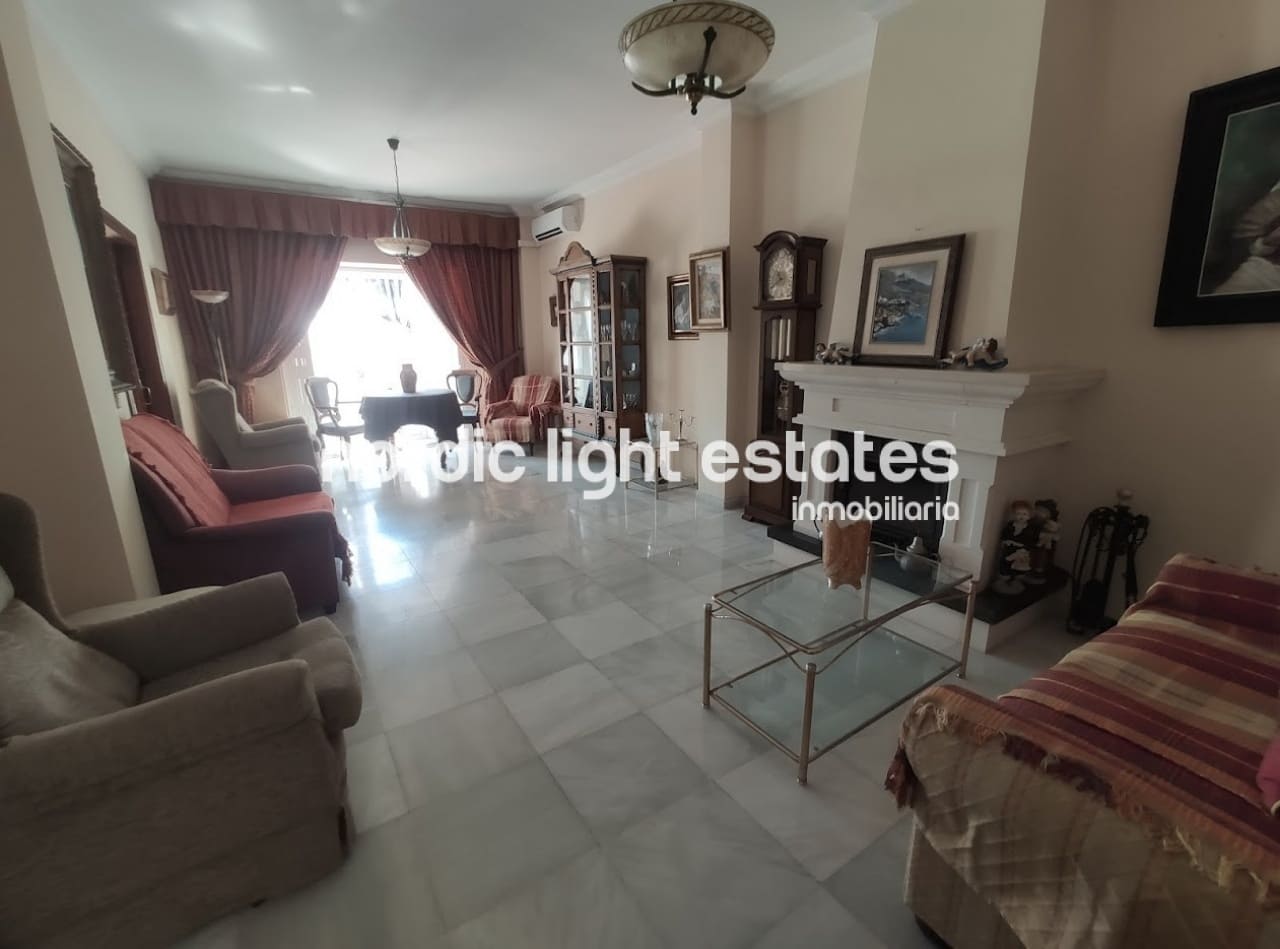 4 soveværelse Semi-Rækkehus til salg i Nerja - € 2.200.000 (Ref: 8500568)