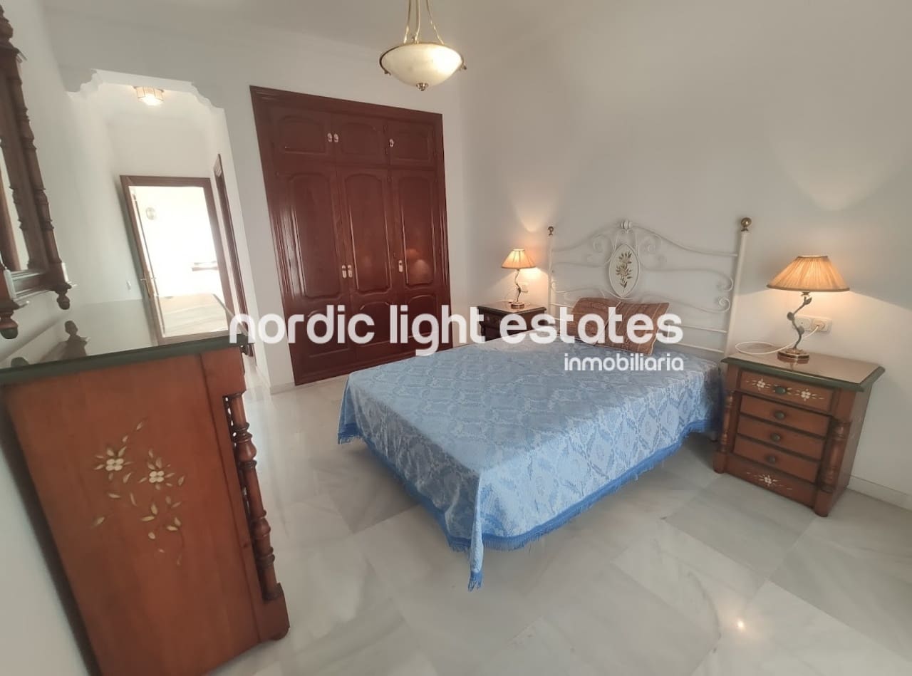 4 soveværelse Semi-Rækkehus til salg i Nerja - € 2.200.000 (Ref: 8500568)