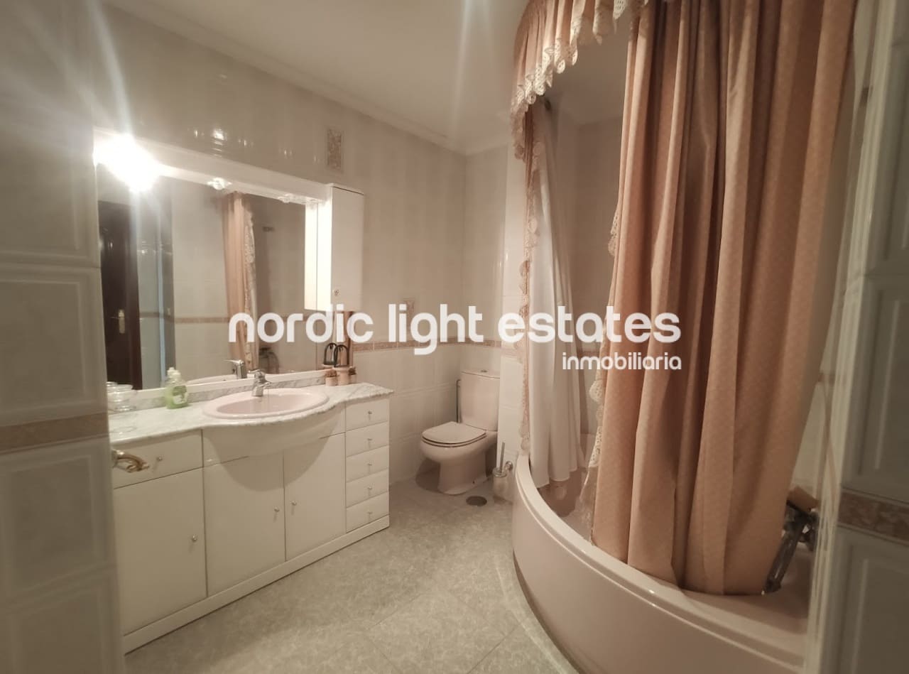 4 soveværelse Semi-Rækkehus til salg i Nerja - € 2.200.000 (Ref: 8500568)