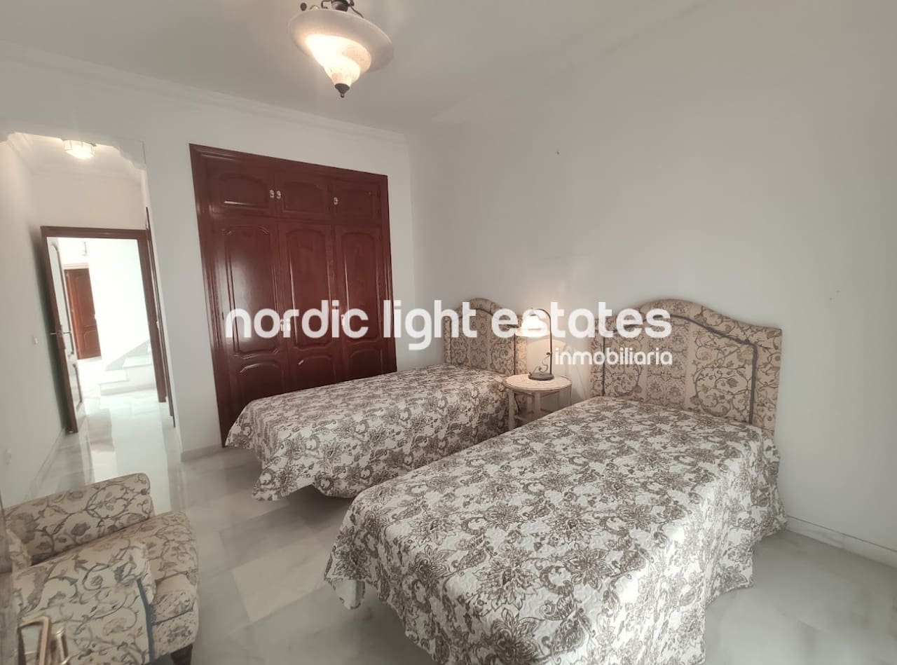 4 soveværelse Semi-Rækkehus til salg i Nerja - € 2.200.000 (Ref: 8500568)