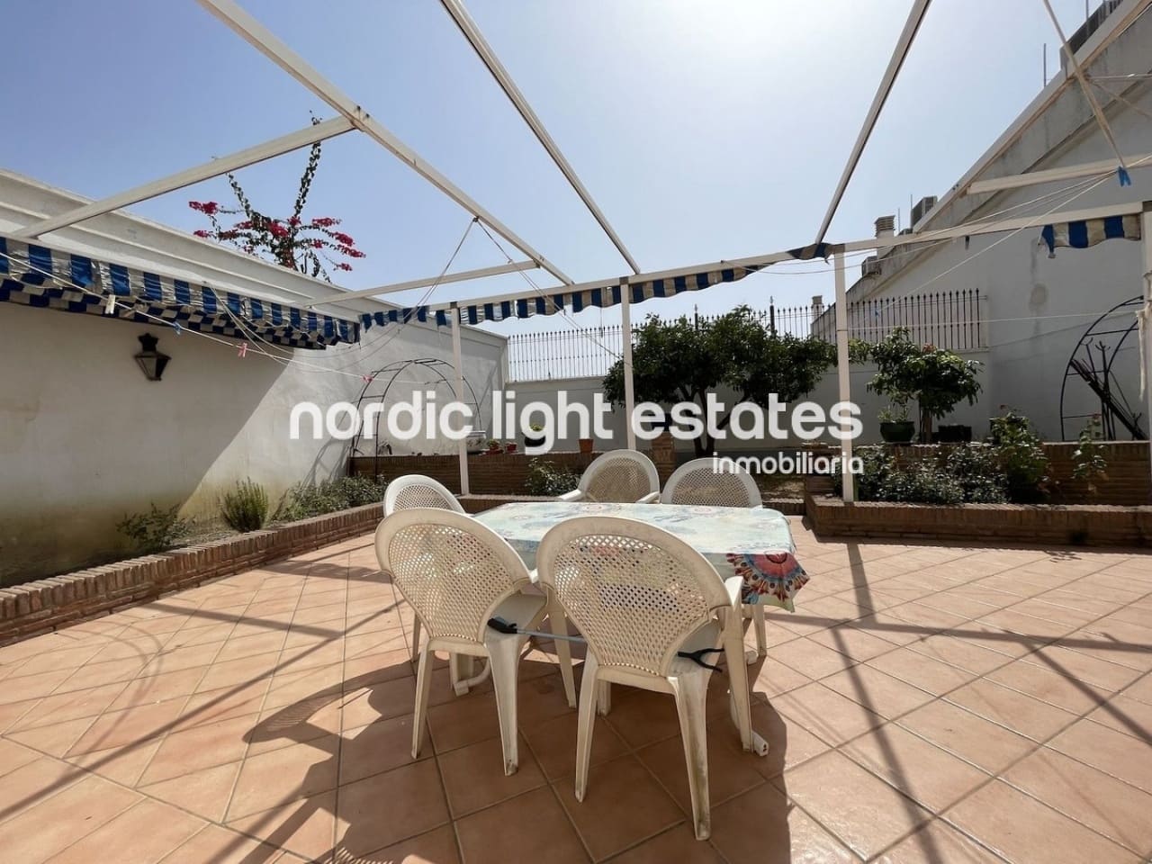 4 soveværelse Semi-Rækkehus til salg i Nerja - € 2.200.000 (Ref: 8500568)