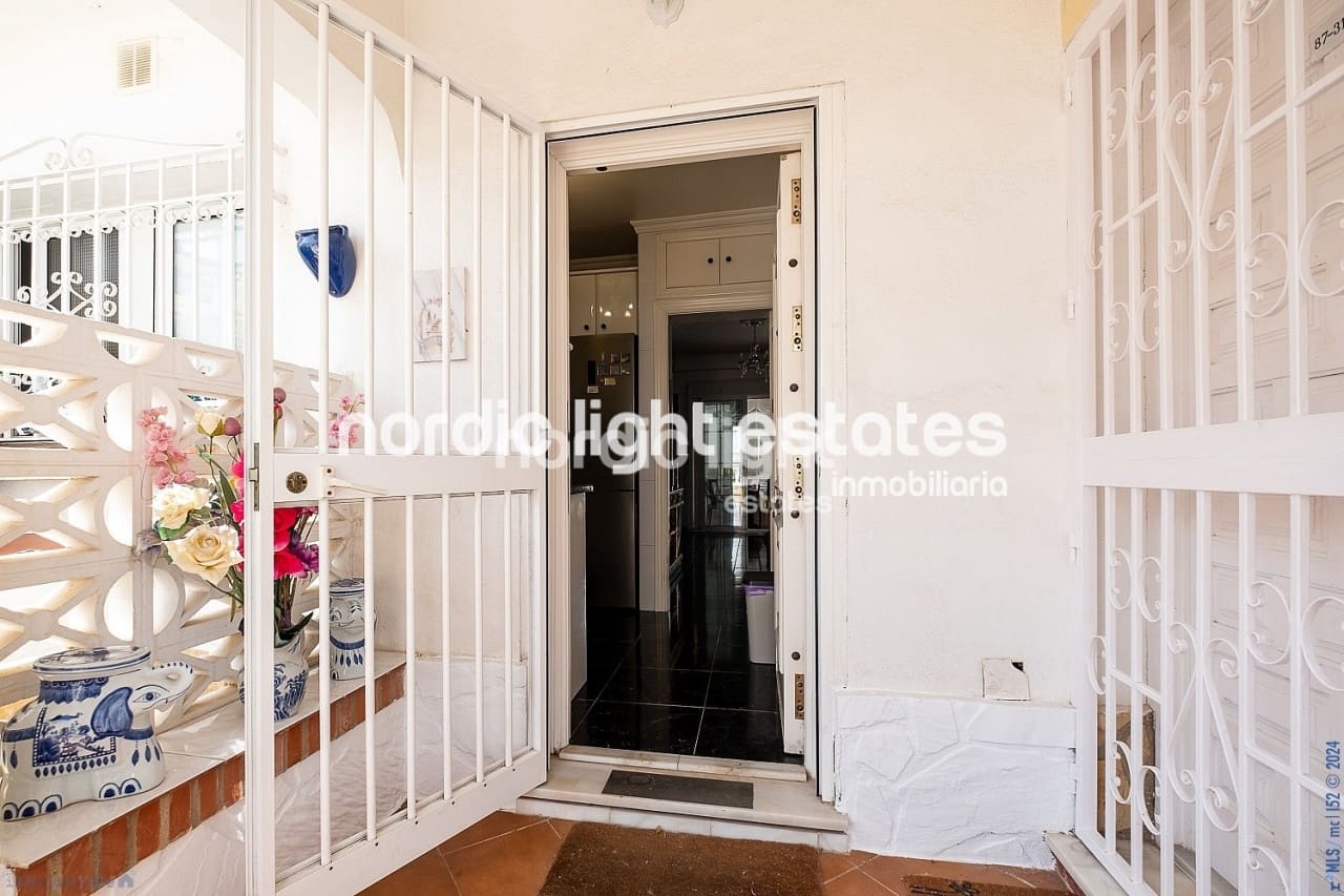 2 soveværelse Semi-Rækkehus til salg i Torrox-Costa med garage - € 365.000 (Ref: 8530732)