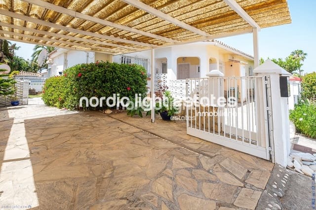 2 soveværelse Semi-Rækkehus til salg i Torrox-Costa, Torrox med garage - € 365.000 (Ref: 8530732)