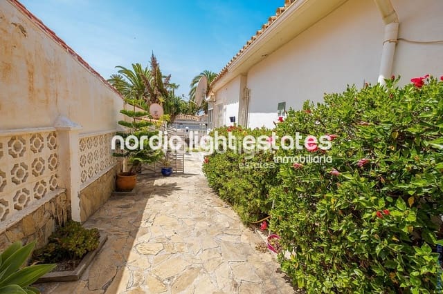 2 soveværelse Semi-Rækkehus til salg i Torrox-Costa, Torrox med garage - € 365.000 (Ref: 8530732)