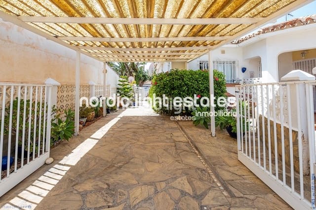 2 soveværelse Semi-Rækkehus til salg i Torrox-Costa, Torrox med garage - € 365.000 (Ref: 8530732)