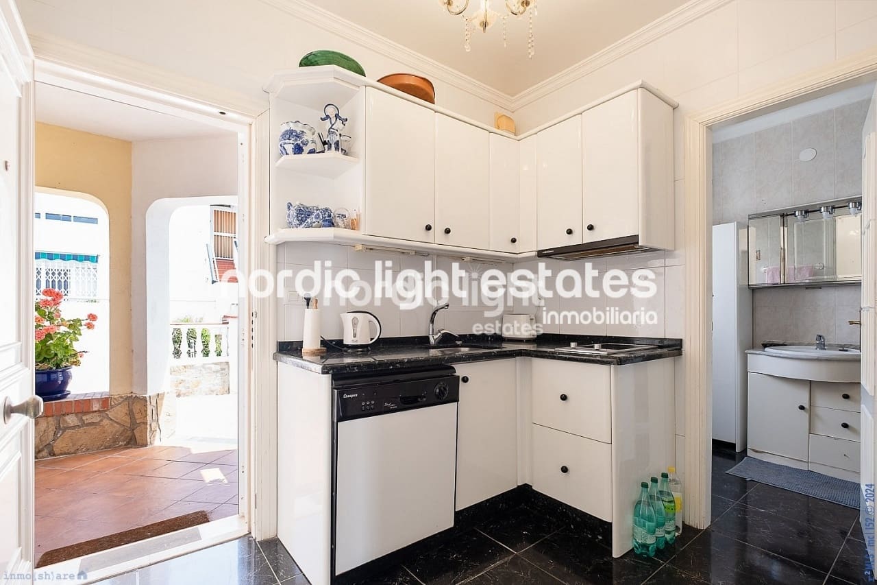 2 soveværelse Semi-Rækkehus til salg i Torrox-Costa med garage - € 365.000 (Ref: 8530732)