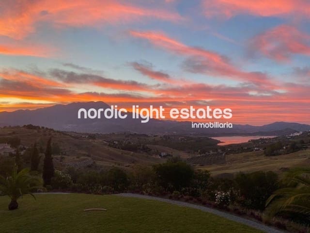 6 sypialnia Willa na sprzedaż w Viñuela z basenem garażem - 820 000 € (Ref: 8558782)