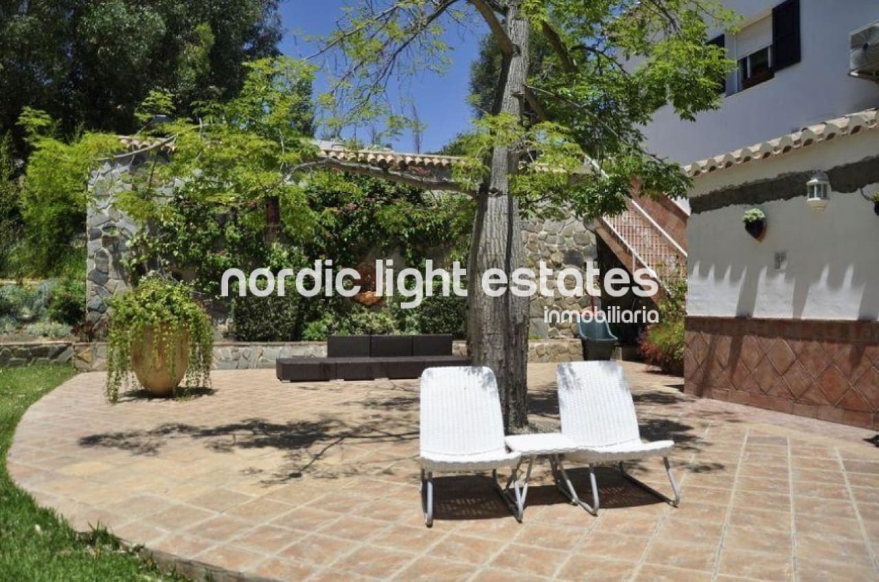 6 sypialnia Willa na sprzedaż w Vinuela z basenem garażem - 820 000 € (Ref: 8558782)